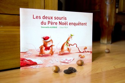 Les deux souris du Père Noël enquêtent